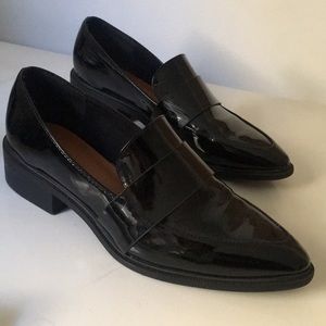 H&M patent pointed toed shoes